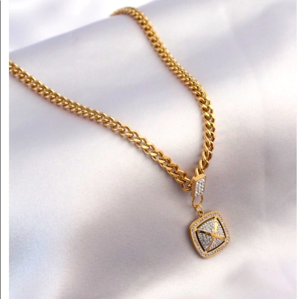 Ebijuteri Necklace